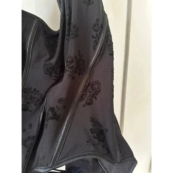 Women’s size 1x-large black corset top - Picture 4 of 8